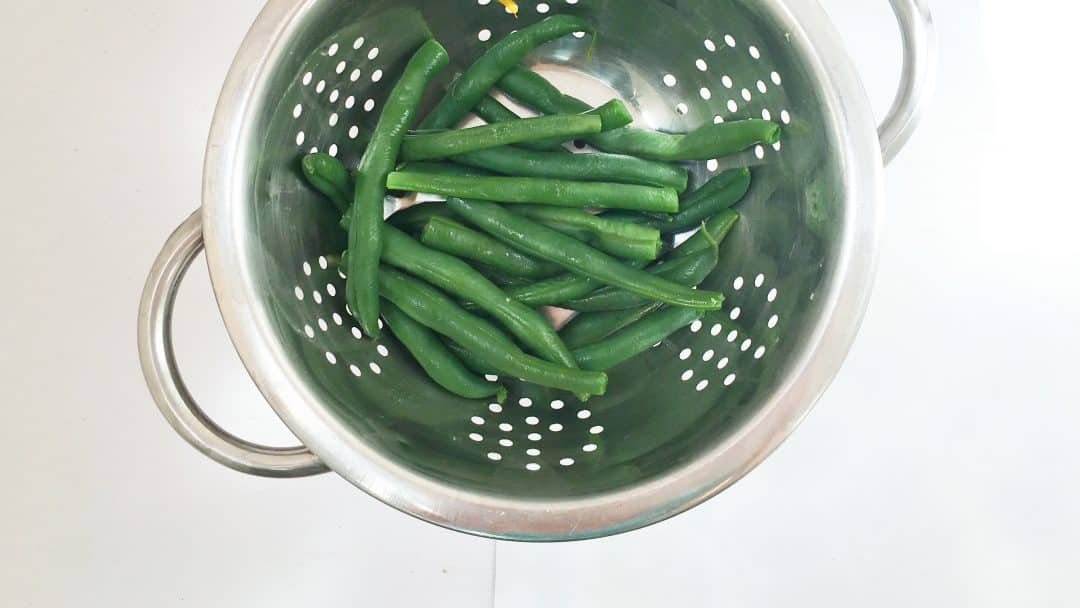Everything you want to know about maatjes, Dutch new herring and matjes herring! What is it, how do you eat it and what to serve it with...