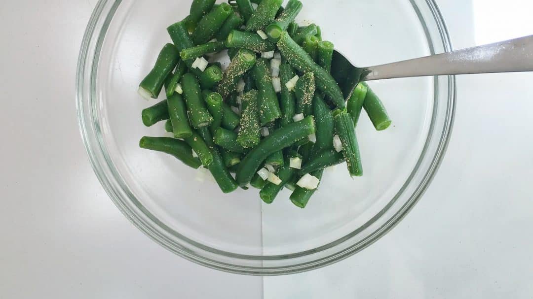 Everything you want to know about maatjes, Dutch new herring and matjes herring! What is it, how do you eat it and what to serve it with...