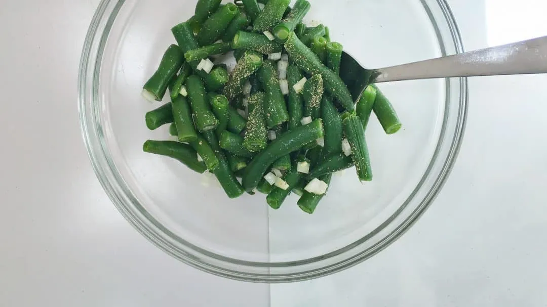 Everything you want to know about maatjes, Dutch new herring and matjes herring! What is it, how do you eat it and what to serve it with...