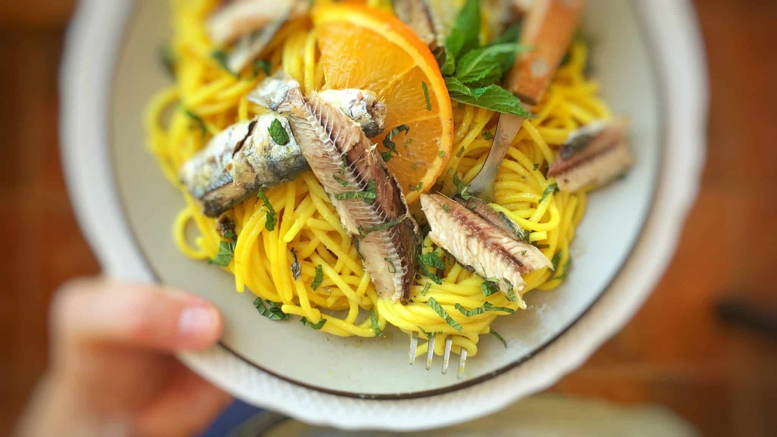Zesty spaghetti with buttery orange and canned sardines recipe... Sunny, fresh and delicious! You are in for a real surprise...