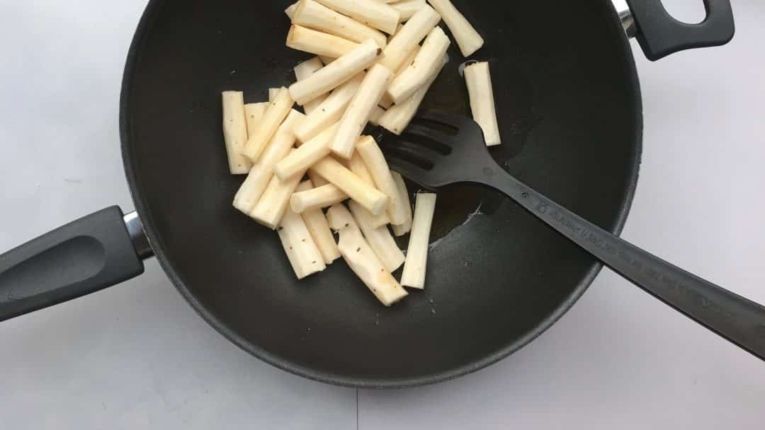 Here's my favorite winter vegetable recipe: golden oven baked salsify in white wine and lemon juice! Have you roasted salsify before?