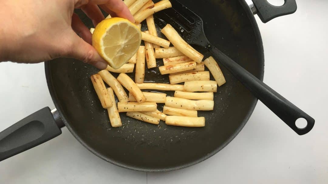 Here's my favorite winter vegetable recipe: golden oven baked salsify in white wine and lemon juice! Have you roasted salsify before?