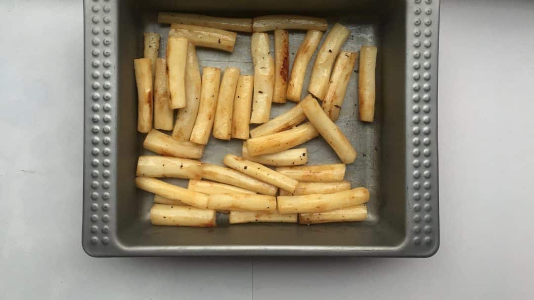 Here's my favorite winter vegetable recipe: golden oven baked salsify in white wine and lemon juice! Have you roasted salsify before?