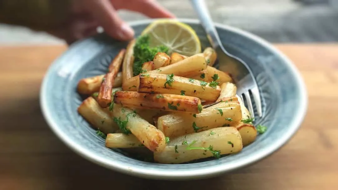 Easy Oven Roasted Salsify with Lemon Here's my favorite winter vegetable recipe: golden oven baked salsify in white wine and lemon juice! Have you roasted salsify before?