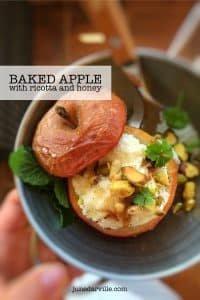 What I like so much about this baked apple dessert is how light and simple it is, the perfect ending for a healthy lunch or dinner!