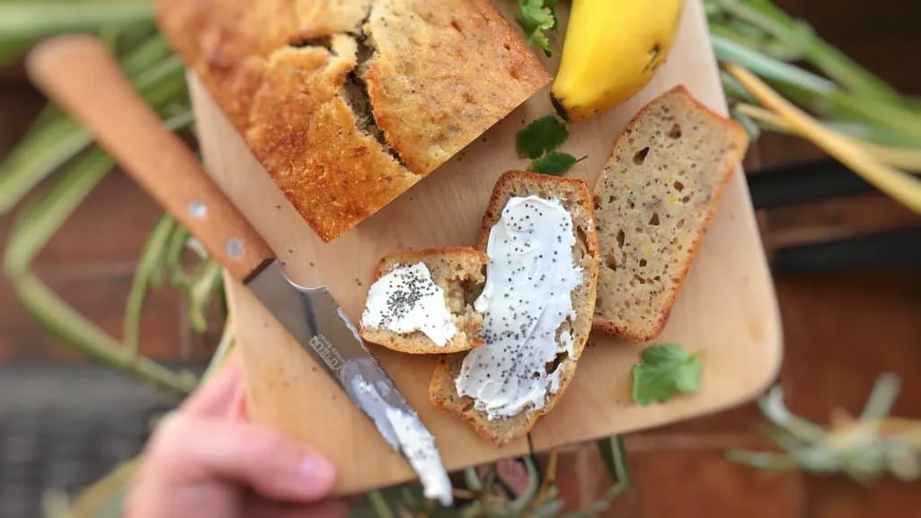 Easy Homemade Banana Bread Recipe Ripe bananas in your fruit basket? Then I got the perfect recipe for you: my easy banana bread recipe! Breakfast, snack, dessert... you decide!