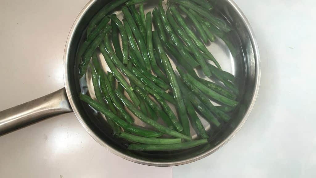Three gizzard recipes for you: green bean salad with gizzards, homemade gizzard rillettes and a delicious gizzard and lentil soup!