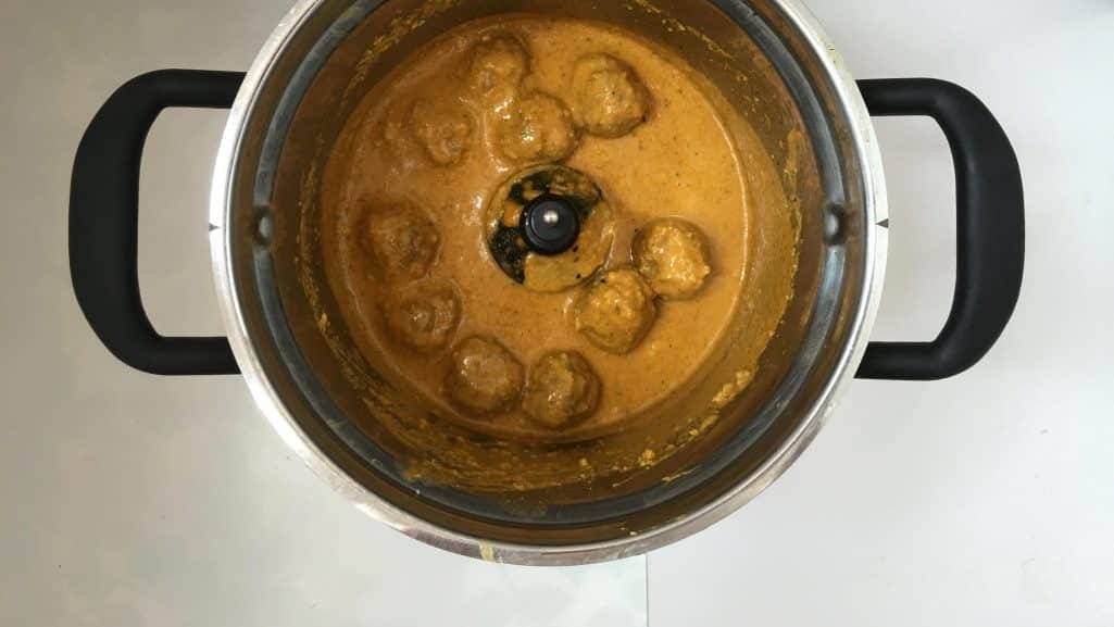 What's on the menu for dinner tonight? Let's make a creamy masala meatball curry using a bunch of fresh homemade masala paste!