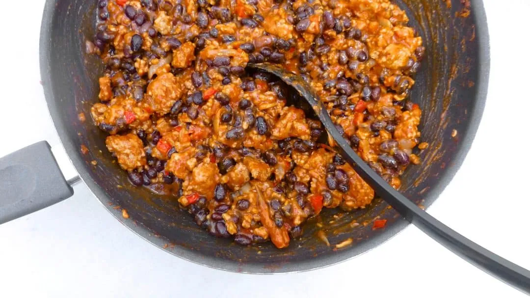 My chili con carne recipe with minced beef, canned tomatoes, cumin, dried chilli, black beans and bell pepper... Just the basic ingredients!