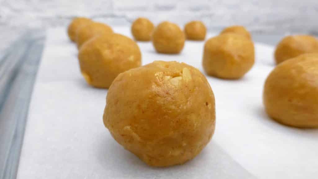 The best easy peanut butter cookies you will ever make! This cookie recipe is a fun thing to do with kids during a rainy weekend...
