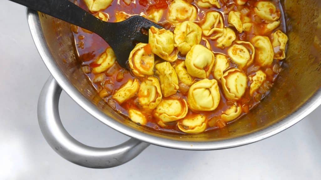What a lovely meal soup: my tomato tortellini soup recipe with lots of cheese! Great hearty lunch or dinner option for the whole family!