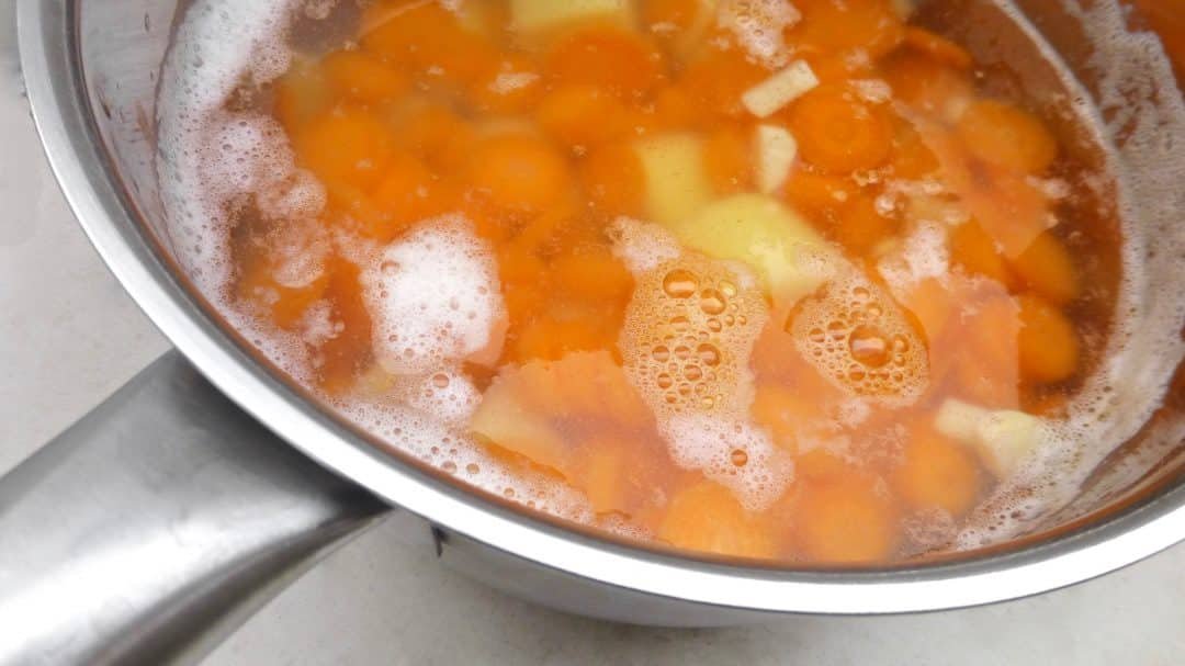Creamy, chunky and zesty... you will adore this ginger and carrot mash recipe! Great in combination with sausages and onion gravy.