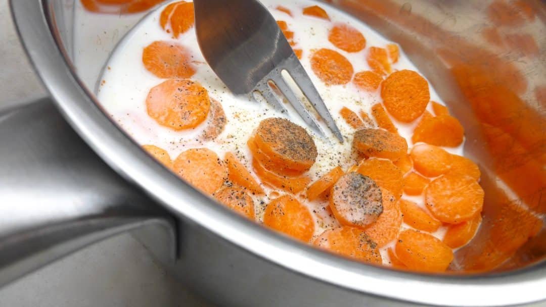 Creamy, chunky and zesty... you will adore this ginger and carrot mash recipe! Great in combination with sausages and onion gravy.