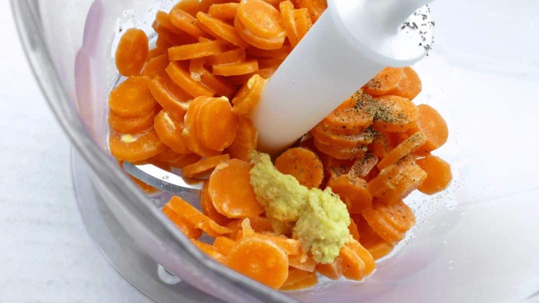 Creamy, chunky and zesty... you will adore this ginger and carrot mash recipe! Great in combination with sausages and onion gravy.