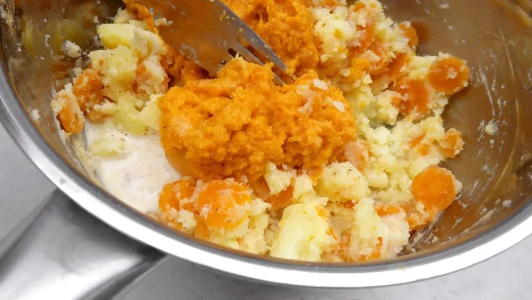 Healthy Ginger & Carrot Mash Recipe Creamy, chunky and zesty... you will adore this ginger and carrot mash recipe! Great in combination with sausages and onion gravy.