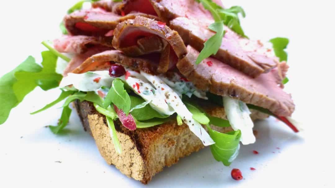 Easy Roast Beef Recipes (How To Roast Beef) How to roast beef? Here's everything you need to know when roasting beef! And check out my two leftover roast beef recipes as well!