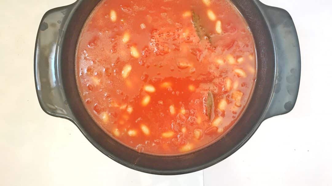 A classic baked beans recipe - two ways: in the oven and in my KitchenAid Cook Processor! Great side dish for fried sausages and eggs...