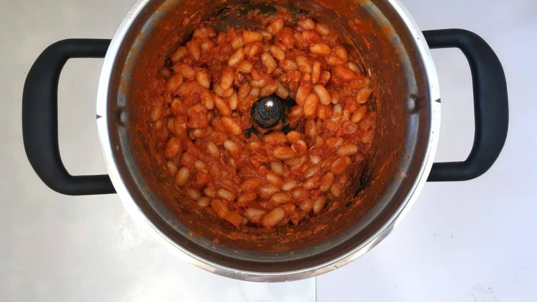 A classic baked beans recipe - two ways: in the oven and in my KitchenAid Cook Processor! Great side dish for fried sausages and eggs...