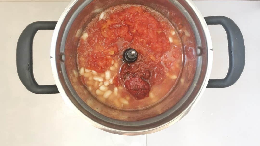A classic baked beans recipe - two ways: in the oven and in my KitchenAid Cook Processor! Great side dish for fried sausages and eggs...