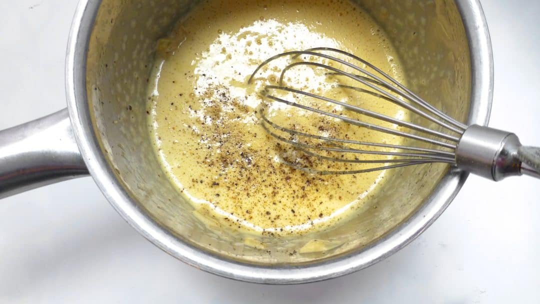 You'll love this bernaise sauce recipe: homemade creamy tarragon and butter sauce for your next steak dinner!! Bearnaise, a French classic.