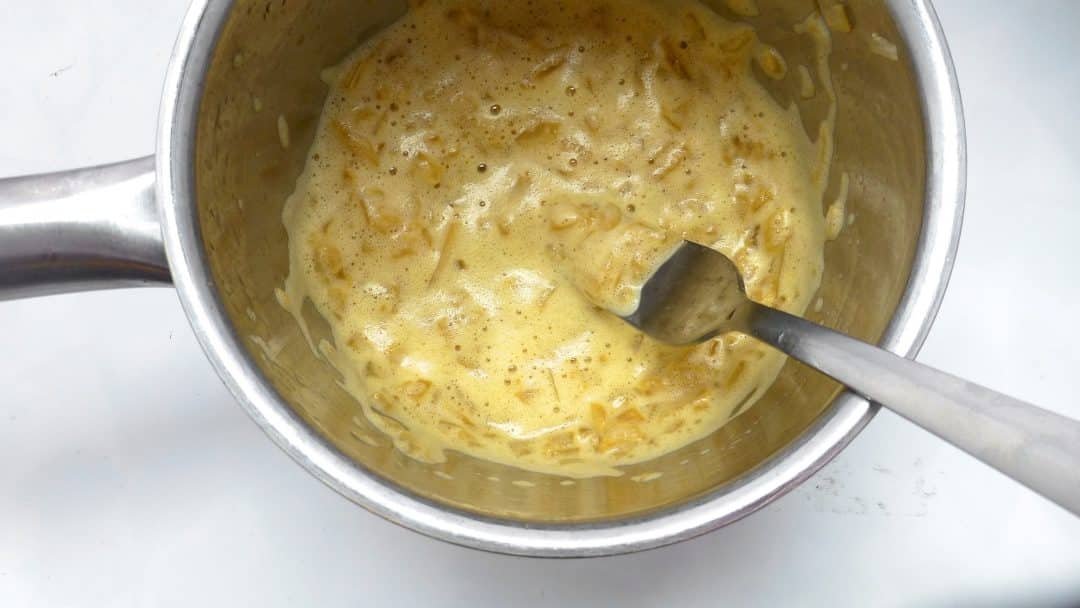 Homemade dill bernaise sauce for my white asparagus with smoked salmon... These flavors are a perfect match for each other!