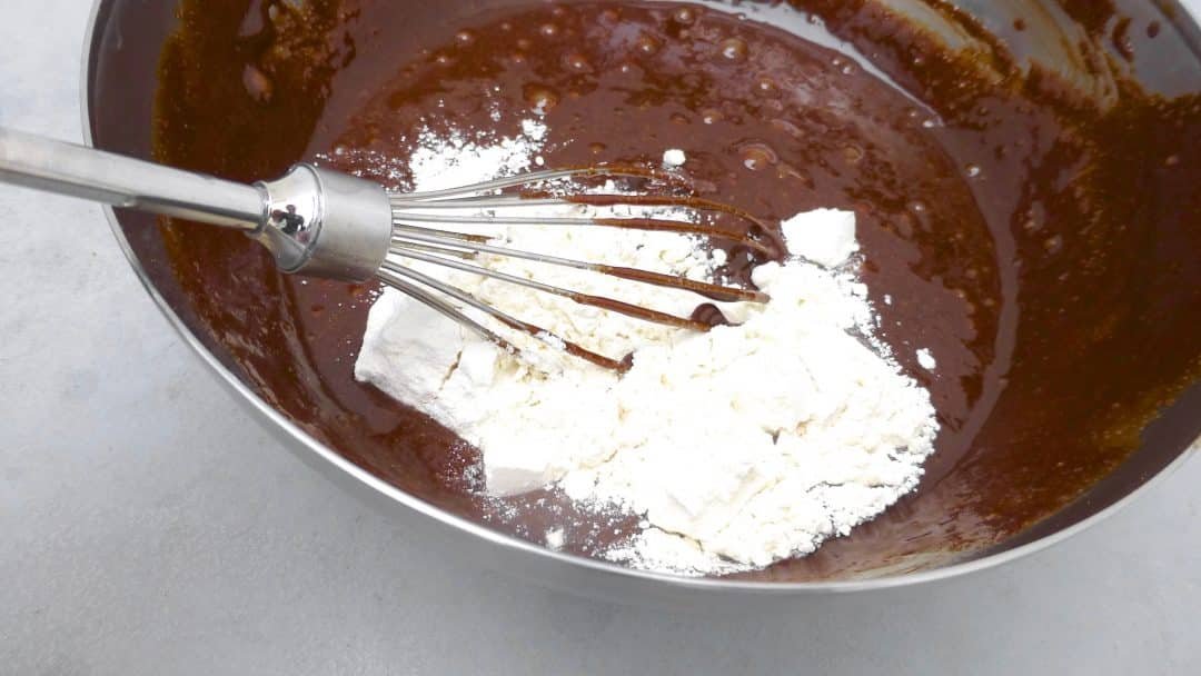 Here's a great dessert recipe! My best brownies... Butter, chocolate, flour, eggs and sugar is all you need to make this sticky chocolate treat!