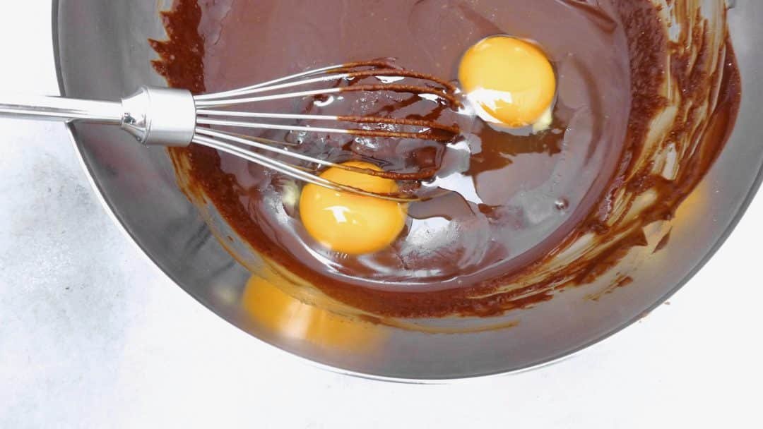 Here's a great dessert recipe! My best brownies... Butter, chocolate, flour, eggs and sugar is all you need to make this sticky chocolate treat!