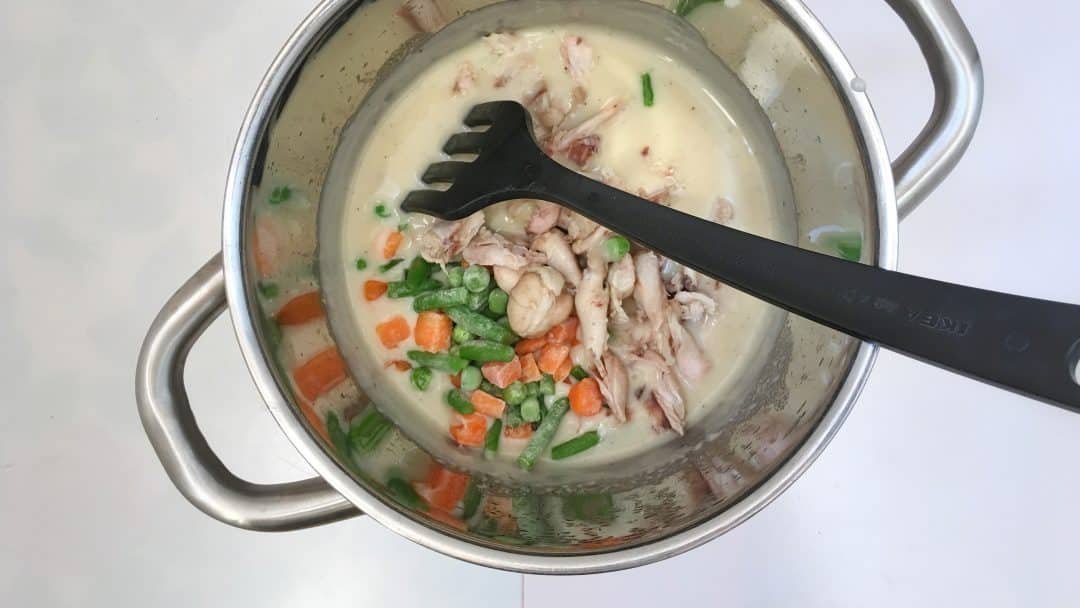 Creamy, gooey and delicious… this comfort chicken tortellini stew is so rich and flavorful! A homemade stew with chicken, pasta and vegetables...