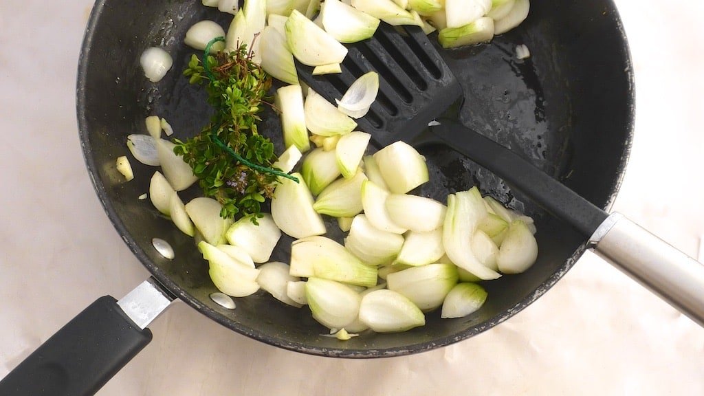 Classic Savoie diots nutmeg sausages in onion sauce! And more about reblochon cheese... I love French Alps food and mountain dishes...
