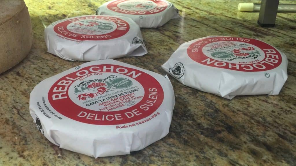 Classic Savoie diots nutmeg sausages in onion sauce! And more about reblochon cheese... I love French Alps food and mountain dishes...