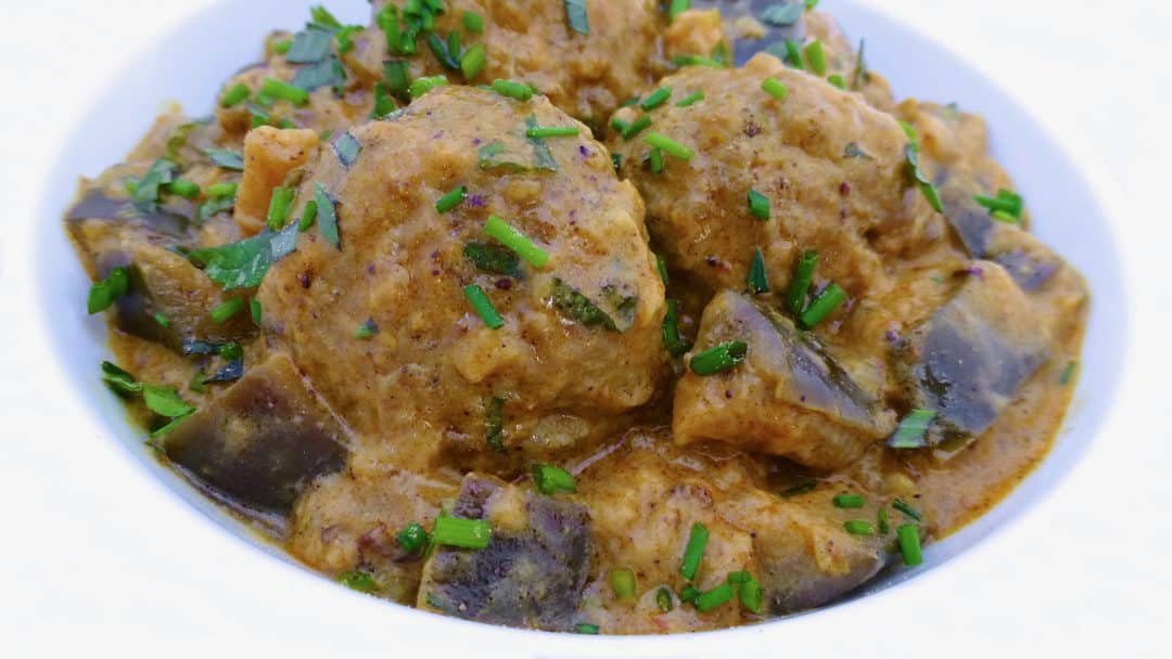 Easy Egg & Eggplant Curry Recipe Eggs are a great vegetarian protein alternative. How about this spiced quail egg and eggplant curry recipe for dinner tonight?