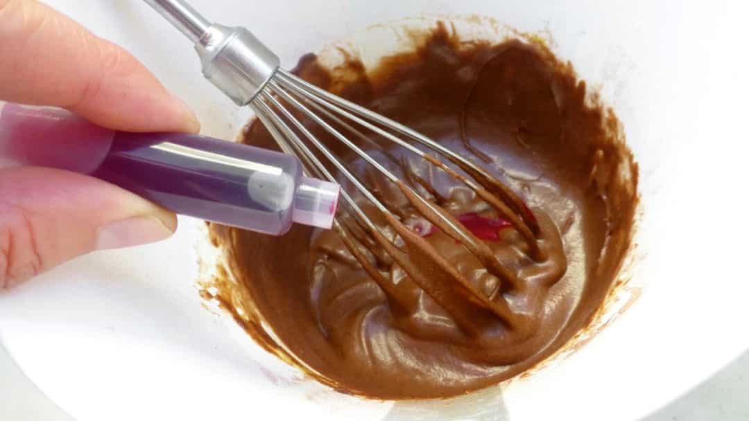 Here's a awesome sticky and sugary last minute snack or treat: try out this Nutella mug cake! Ready in less than 10 minutes...