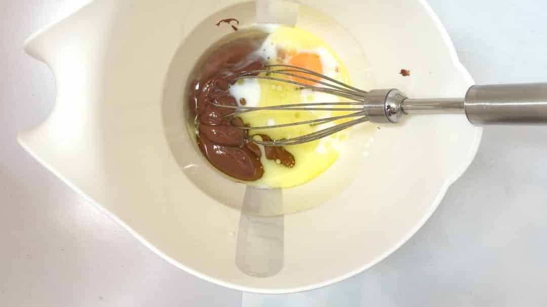 Here's a awesome sticky and sugary last minute snack or treat: try out this Nutella mug cake! Ready in less than 10 minutes...