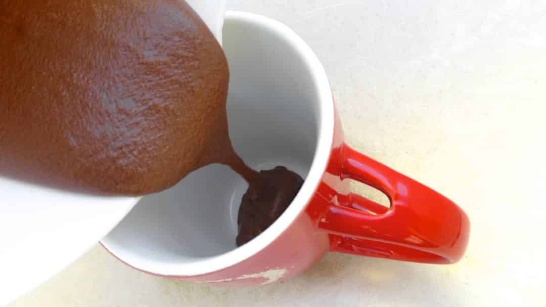 Here's a awesome sticky and sugary last minute snack or treat: try out this Nutella mug cake! Ready in less than 10 minutes...