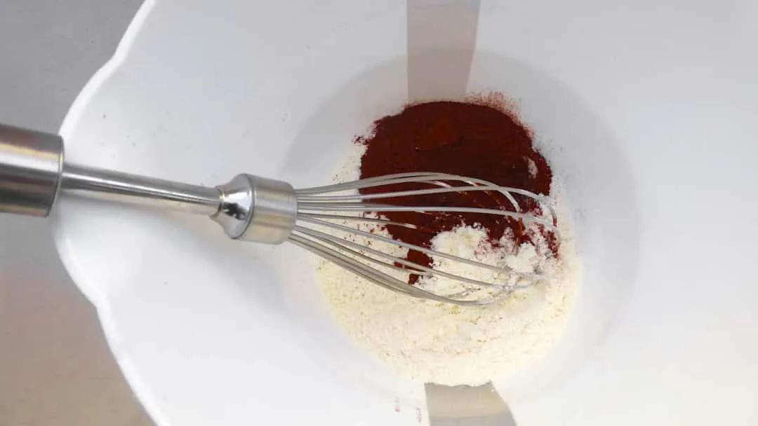 Here's a awesome sticky and sugary last minute snack or treat: try out this Nutella mug cake! Ready in less than 10 minutes...