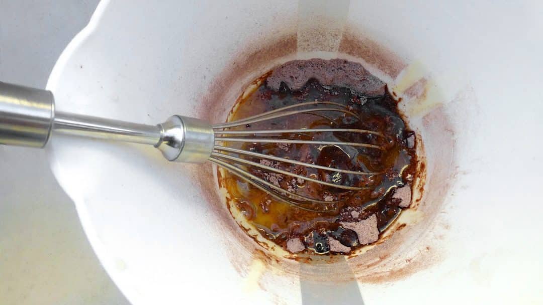 Here's a awesome sticky and sugary last minute snack or treat: try out this Nutella mug cake! Ready in less than 10 minutes...