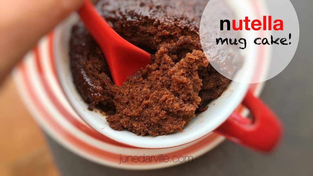 Here's a awesome sticky and sugary last minute snack or treat: try out this Nutella mug cake! Ready in less than 10 minutes...