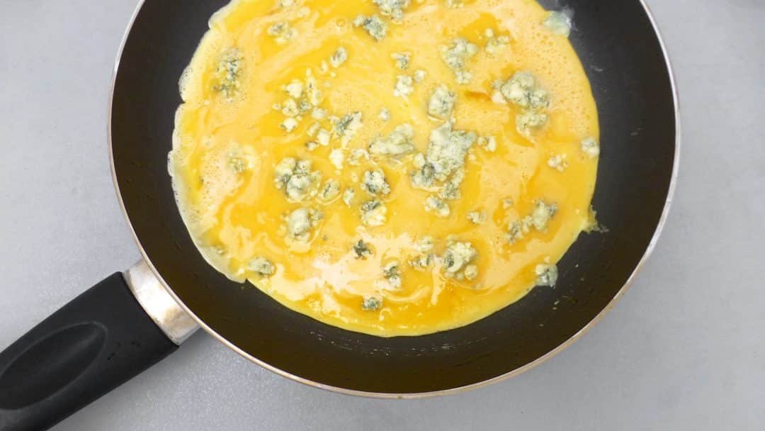 Here's a quick and easy spinach omelette with gooey stilton blue cheese and garlicky spinach... What a great breakfast or brunch recipe idea!