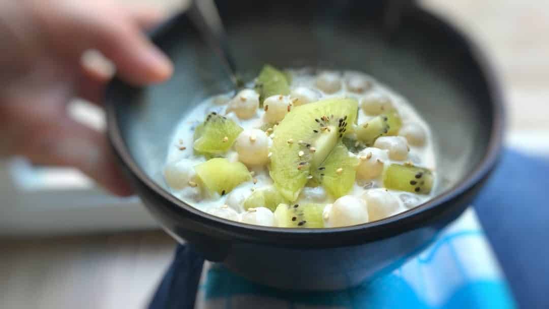 Here's a classic tapioca pudding with milk, eggs, sugar, tapioca pearls and vanilla. Enjoy this delicious creamy tapioca custard!