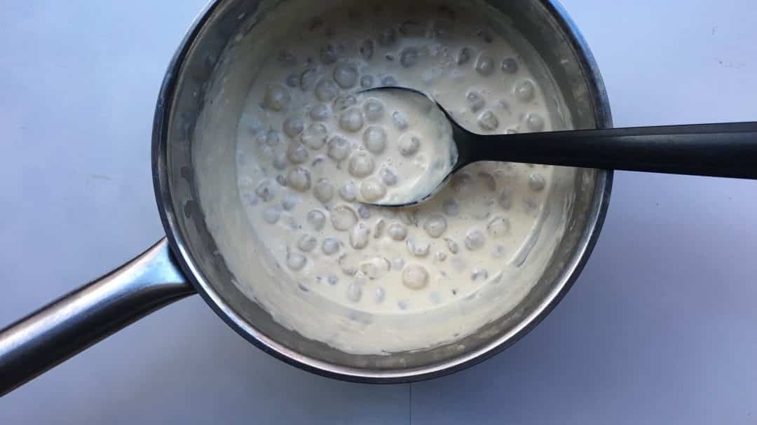 Here's a classic tapioca pudding with milk, eggs, sugar, tapioca pearls and vanilla. Enjoy this delicious creamy tapioca custard!