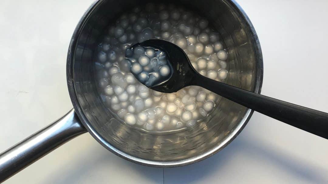 Here's a classic tapioca pudding with milk, eggs, sugar, tapioca pearls and vanilla. Enjoy this delicious creamy tapioca custard!