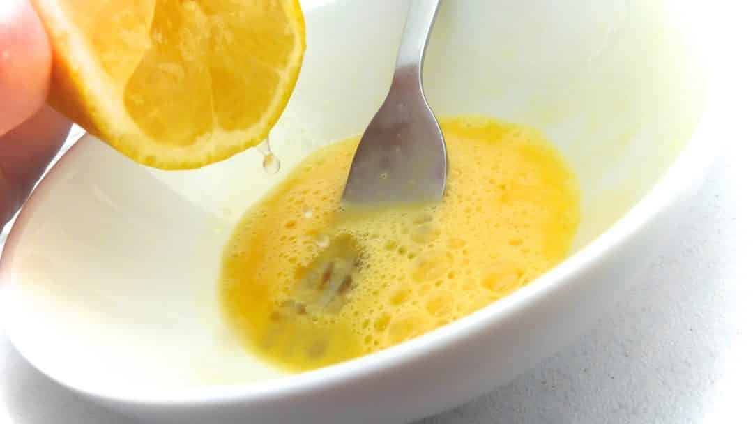 Craving soup on a hot summer's day? This refreshing Greek lemon and egg soup with chicken aka avgolemono soup recipe is what you need!