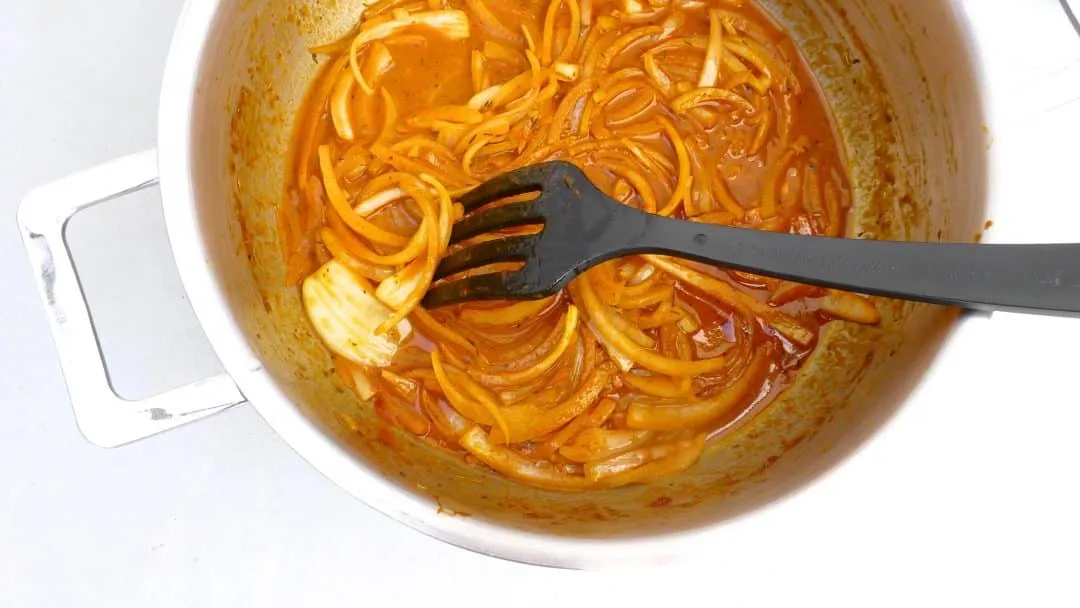 Easy Spicy Pasta with Harissa Paste Red alert: this hot and spicy pasta bowl of al dente spaghetti, salted capers, olive oil and harissa paste is so addictive!