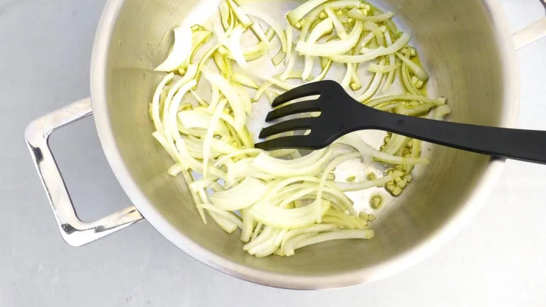Easy Spicy Pasta with Harissa Paste Red alert: this hot and spicy pasta bowl of al dente spaghetti, salted capers, olive oil and harissa paste is so addictive!