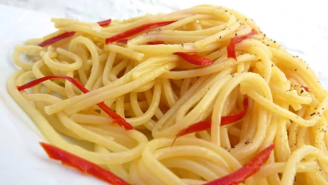 Easy Spicy Pasta with Harissa Paste Red alert: this hot and spicy pasta bowl of al dente spaghetti, salted capers, olive oil and harissa paste is so addictive!