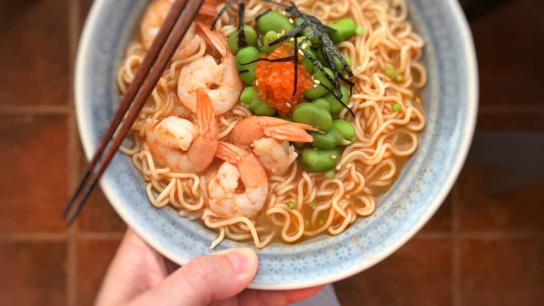 My simple ramen soup recipe with homemade prawn broth, that’s the best broth ever! This ramen soup bowl is a delicious Asian lunch!