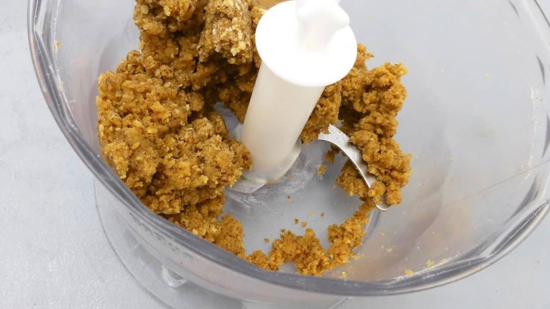 Looking for eggless sweet treats? Then check out my eggless hazelnut cookies! A sugary bite to accompany my afternoon cup of coffee...