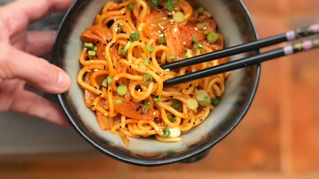 Do you love kimchi? Then you will absolutely adore these spicy kimchi fried noodles... Great for lunch or a sneaky snack!