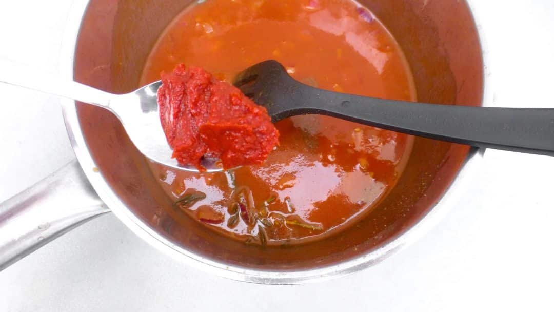 Here's another Belgian classic: 'tomatensoep met ballekes' or traditional tomato meatball soup... My favorite soup when I was a child!
