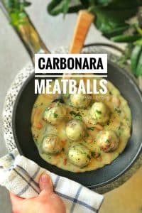 No pasta in your pantry? Let's make these creamy carbonara sauce meatballs instead! Meatballs, bacon, eggs and cream... Delicious!